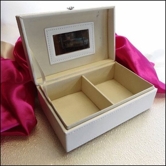 Sarah Magsamen Jewelry Box White Leather Celebrate Laugh Believe - Picture 5 of 6